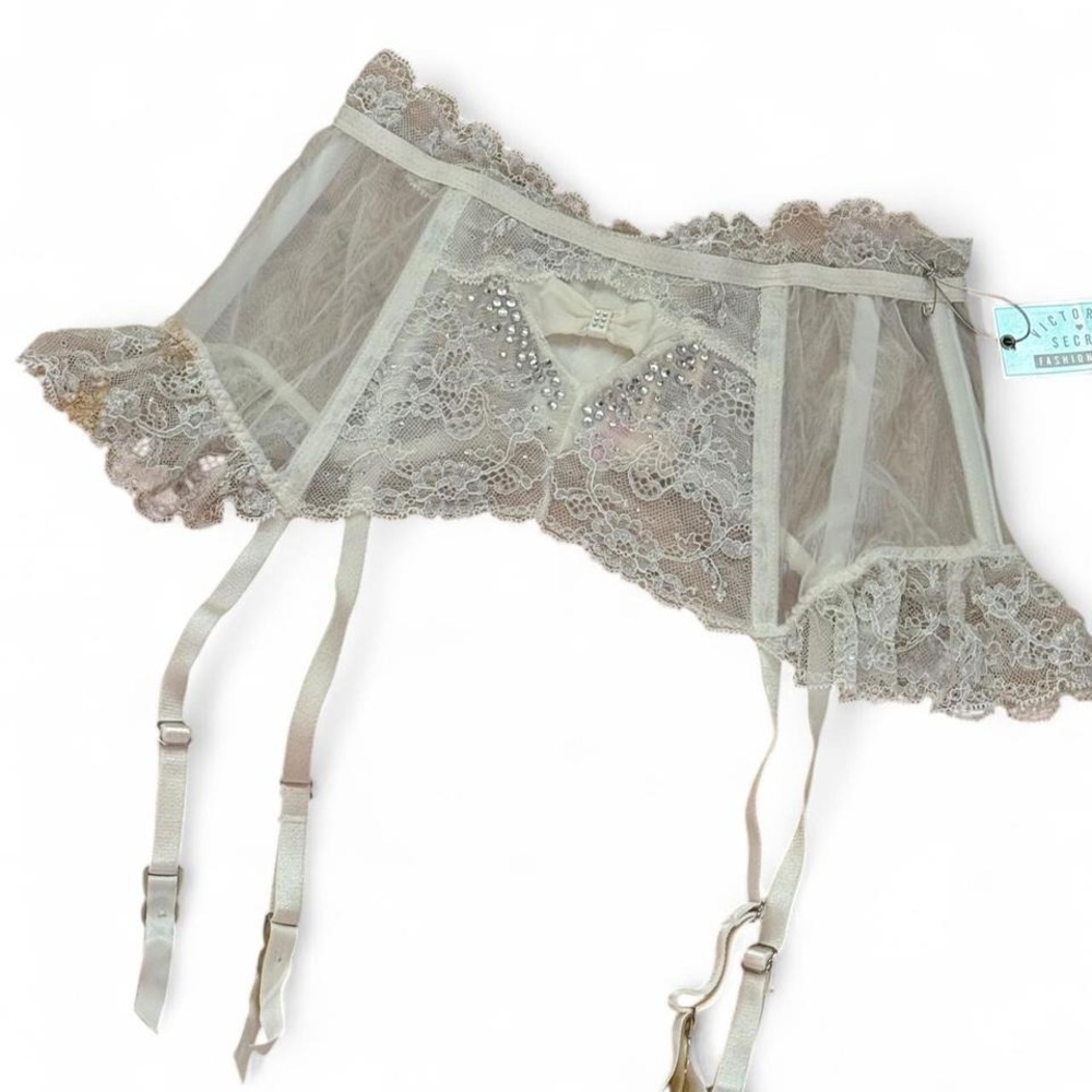NWT Limited Edition 2013 Victoria's Secret Fashion Show white lace garterbelt